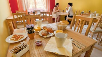 Petit déjeuner composé de spécialités régionales compris tous les jours