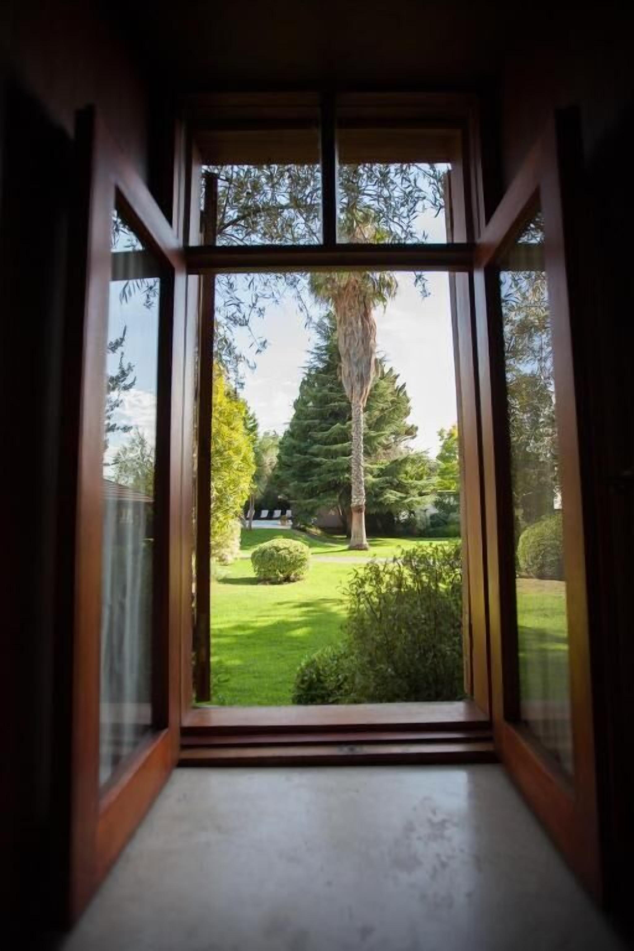 Suite, Patio, Garden View | Interior