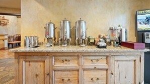 A kitchen with stainless steel coffee makers, a coffee pot, and a refrigerator. - 3BR SKI-IN/OUT JAN 2-9, FREE LIFT TICKETS -FORMALLY TIMBERS/RITZ BACHELOR GULCH (Avon)
