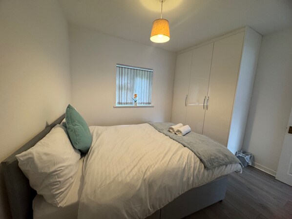 1 chambre, fer et planche Ă repasser, Wi-Fi gratuit, draps fournis