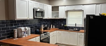 3-bedroom house in beautiful Jackson with cool AC breeze