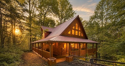 Bourbon Bear Lodge | Log Cabin, Game Loft, Hot Tub & Sleeps 8