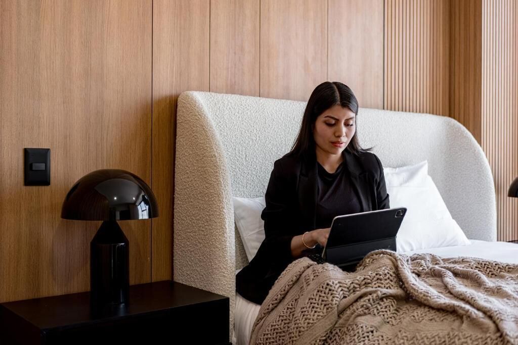 Apartamento luxo, sacada, vista para a cidade | Ferros/tábuas de passar roupa, Wi-Fi de cortesia