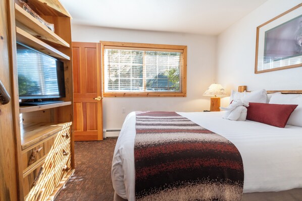 Room - 2 BDR Suite | Kitchen, Outdoor Pool, Free Parking | Near Lake Tahoe Beach (Tahoe Vista)
