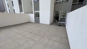 Apartment | Outdoor dining