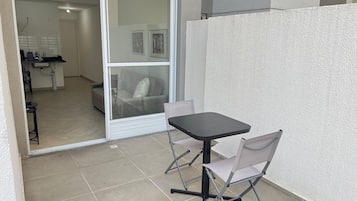 Apartment | Outdoor dining