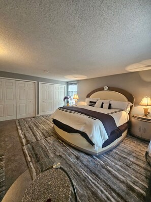 A bedroom with a large bed, a nightstand, a lamp, a window with curtains, and a closet. - Beautiful stylish vacation, Dream home (Kent)