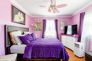 Iron/ironing board, internet, bed sheets - Salem’s guest room (Shirley)