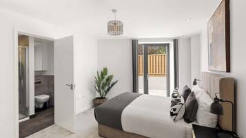 Cuna de viaje, wifi y ropa de cama