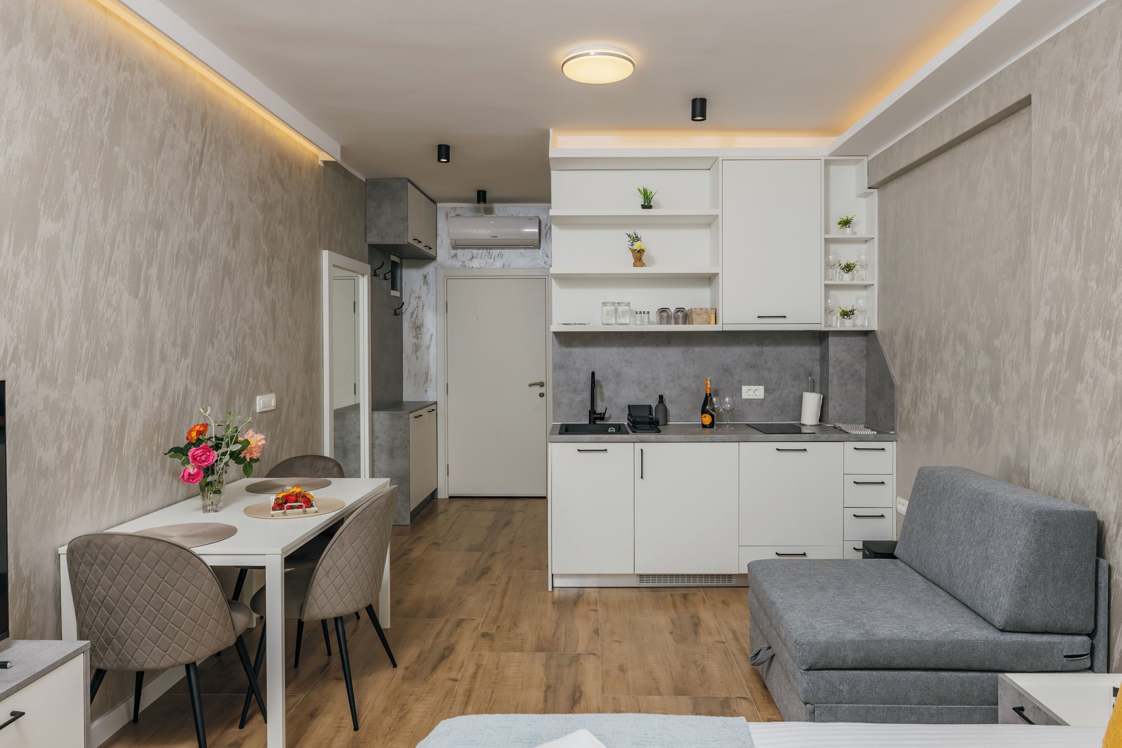 Classic Studio, Balcony | Private kitchen | Mini-fridge, stovetop, toaster, cookware/dishes/utensils