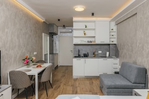 Classic Studio, Balcony | Private kitchen | Mini-fridge, stovetop, toaster, cookware/dishes/utensils - Apartments Via Mare (Petrovac)