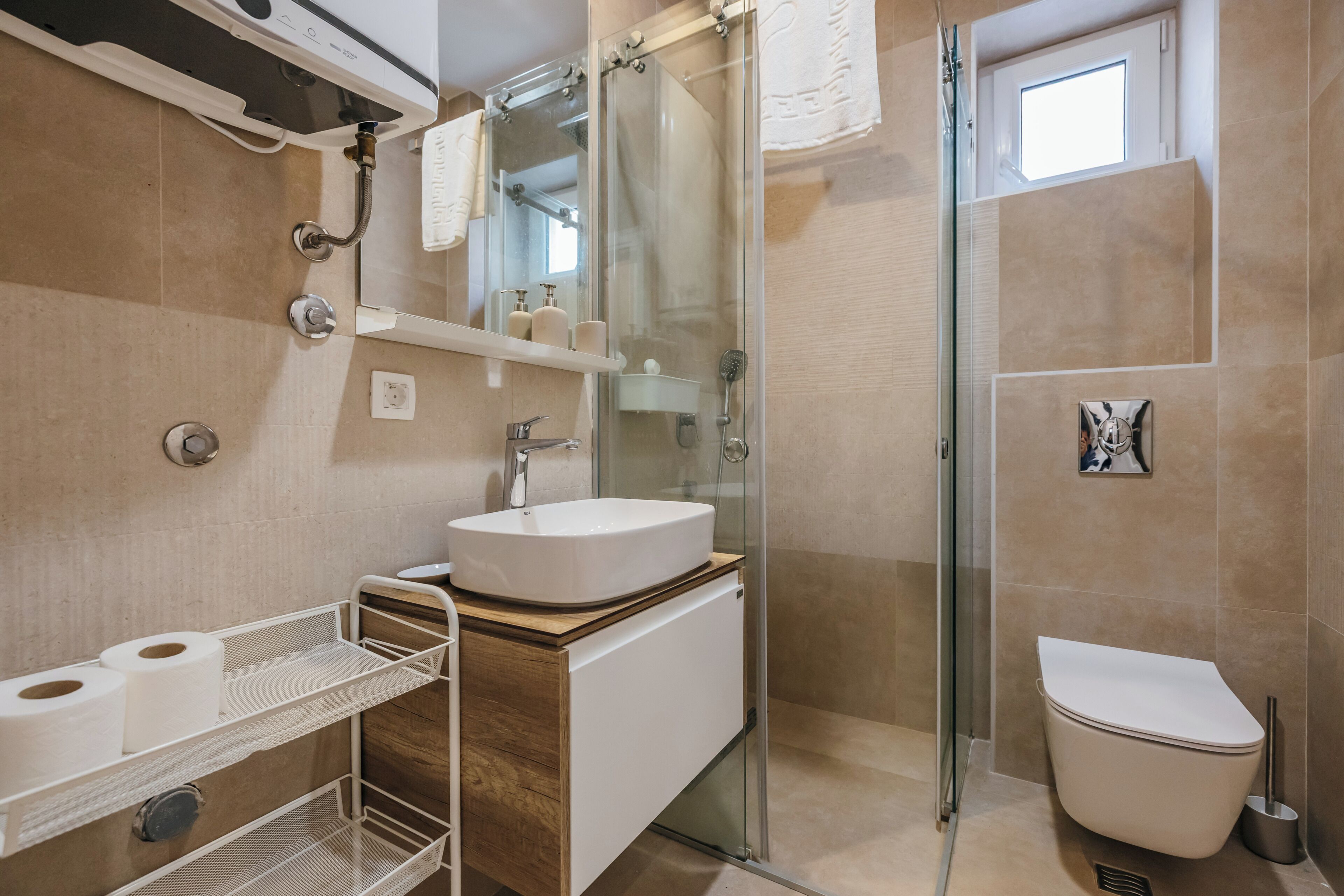 Standard Studio, Balcony | Bathroom | Shower, free toiletries, hair dryer, towels