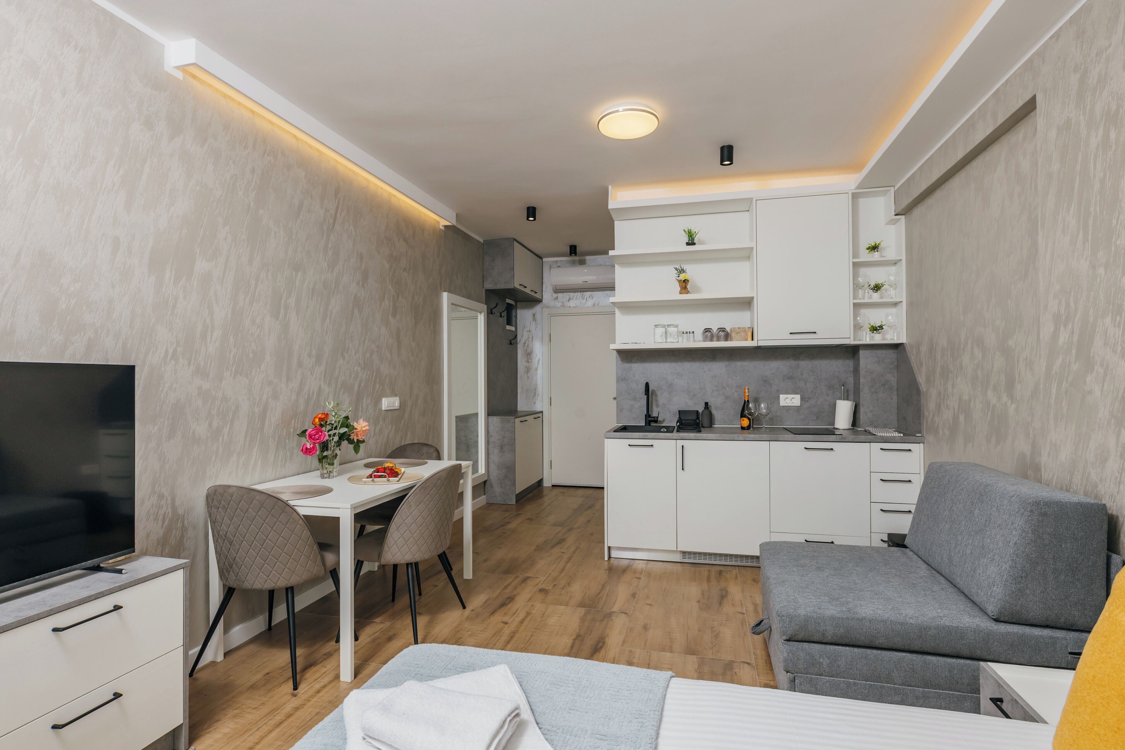 Classic Studio, Balcony | Blackout drapes, iron/ironing board, free WiFi, bed sheets