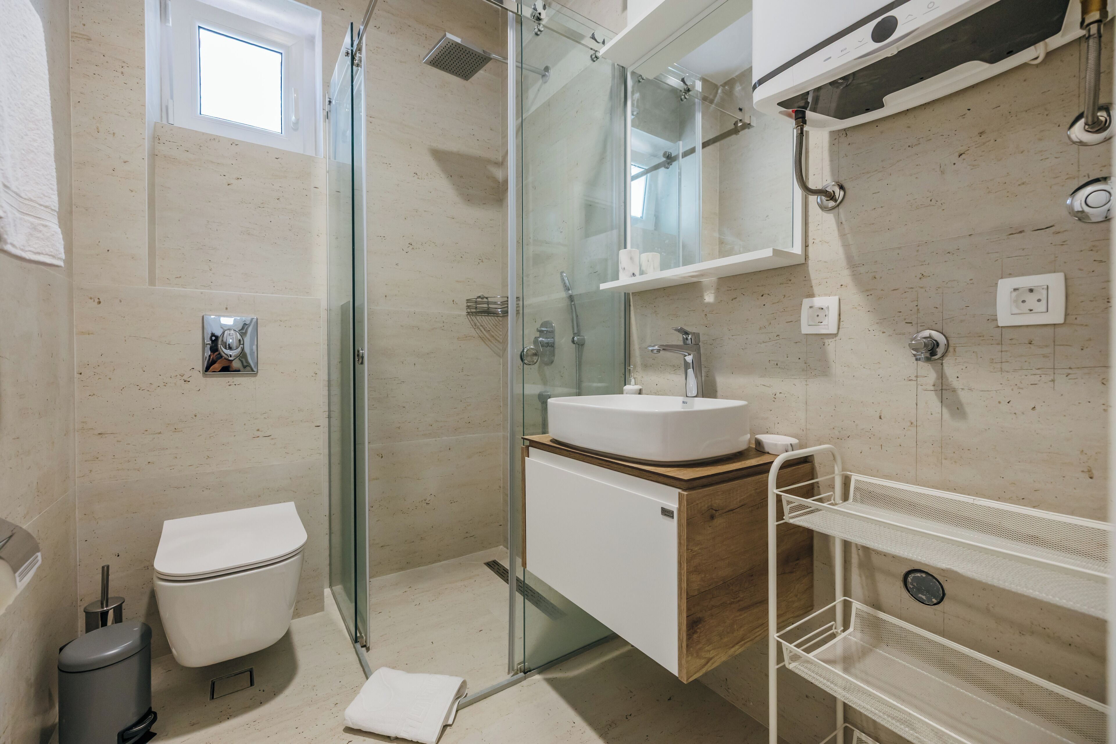 Shower, free toiletries, hair dryer, towels