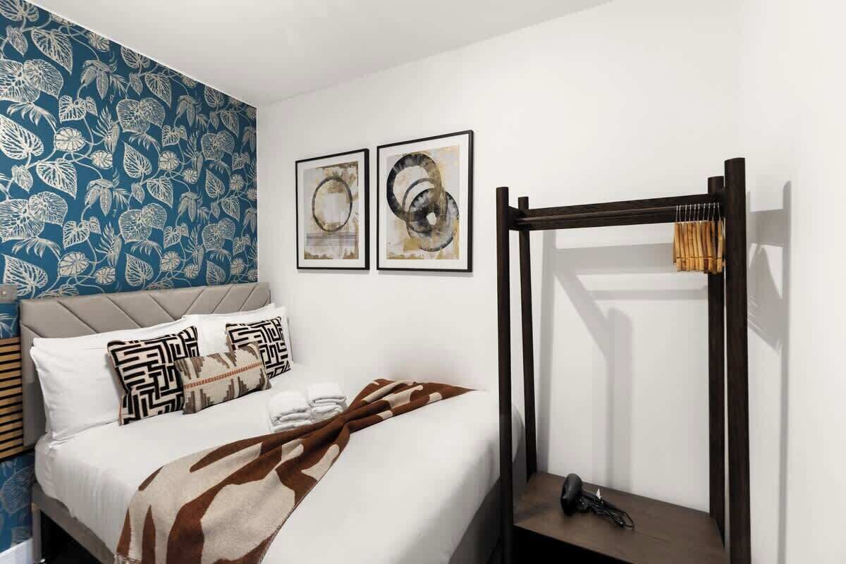 WiFi, bed sheets