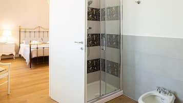 Camera Gelso | Bathroom | Shower
