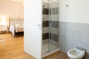 Camera Gelso | Bathroom - Dolce Conero Guest House (Camerano)