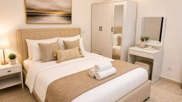 Tabla de planchar con plancha, wifi, ropa de cama