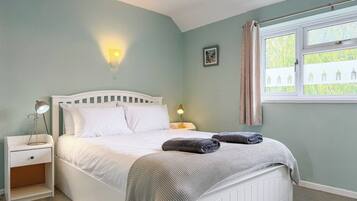 Iron/ironing board, internet, bed sheets