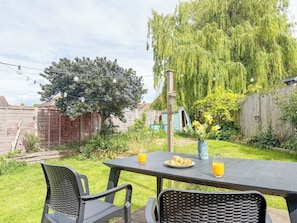 Outdoor dining - NEW Family Home in Whitstable | Pets Welcome (Whitstable)