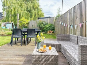 Outdoor dining - NEW Family Home in Whitstable | Pets Welcome (Whitstable)