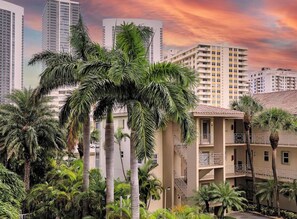 A multi-story building with balconies, surrounded by palm trees. - Modern Studio | Intracoastal & Sunset (Hallandale Beach)