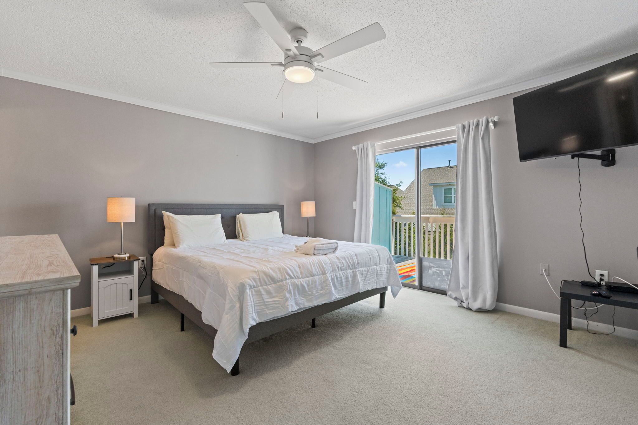 Iron/ironing board, free WiFi, bed sheets