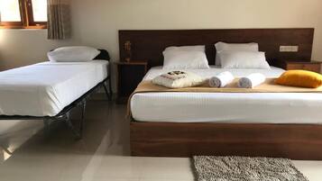 Deluxe Double Room, Garden View | Laptop workspace