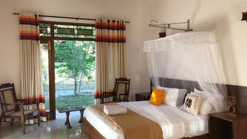 Deluxe Double Room, Garden View | Laptop workspace