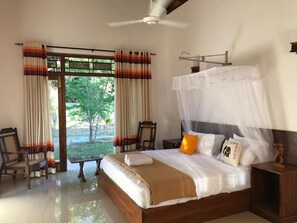 Laptop workspace - Aki Villa - Passikudah (Passikudah)