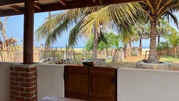Deluxe Double Room, Garden View | Property grounds