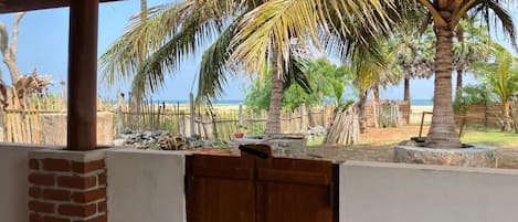 Deluxe Double Room, Garden View | Property grounds