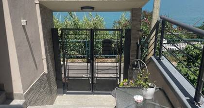 "Window to the Sea" Spacious and new sea view apartment