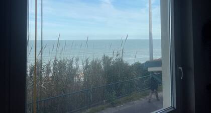 "Window to the Sea" Spacious and new sea view apartment