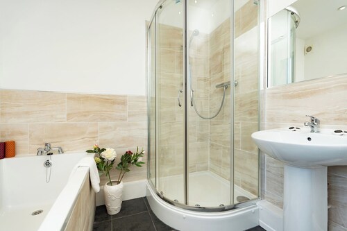 Open Mind Property - Stylish 6BR Holiday Home