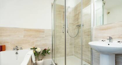Open Mind Property - Stylish 6BR Holiday Home