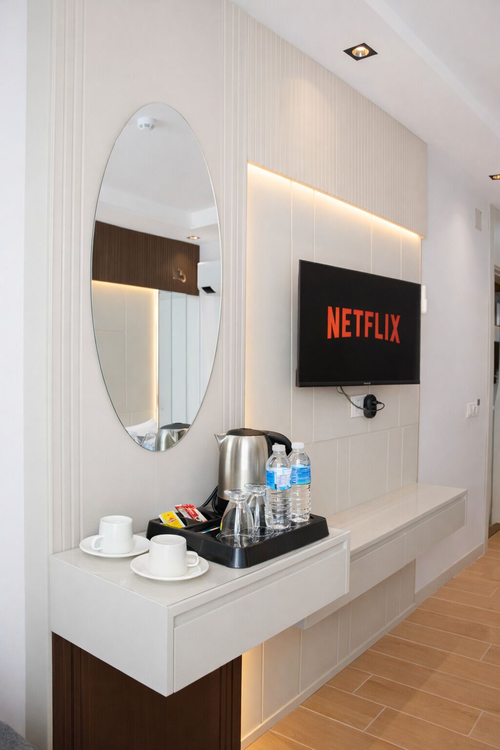 Deluxe Double Room, Balcony, City View | Interior