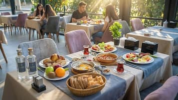 Café da manhã com buffet grátis todos os dias