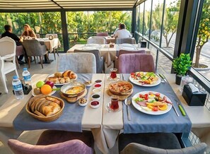Free daily buffet breakfast - Casa Ayris Boutique Hotel (Mersin)