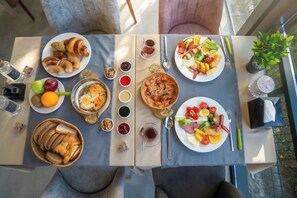 Free daily buffet breakfast  - Casa Ayris Boutique Hotel (Mersin)
