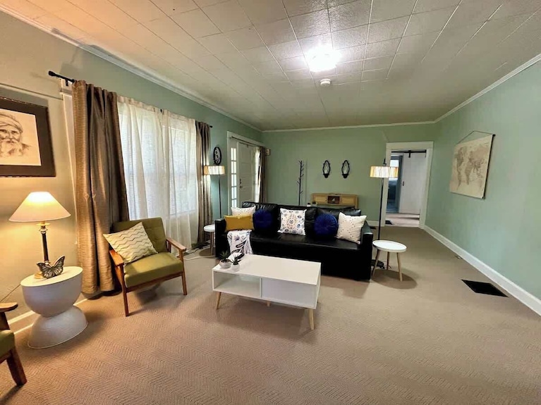 Bloomington Boho Bungalow, 3 King Beds - Oliver Winery, Bloomington