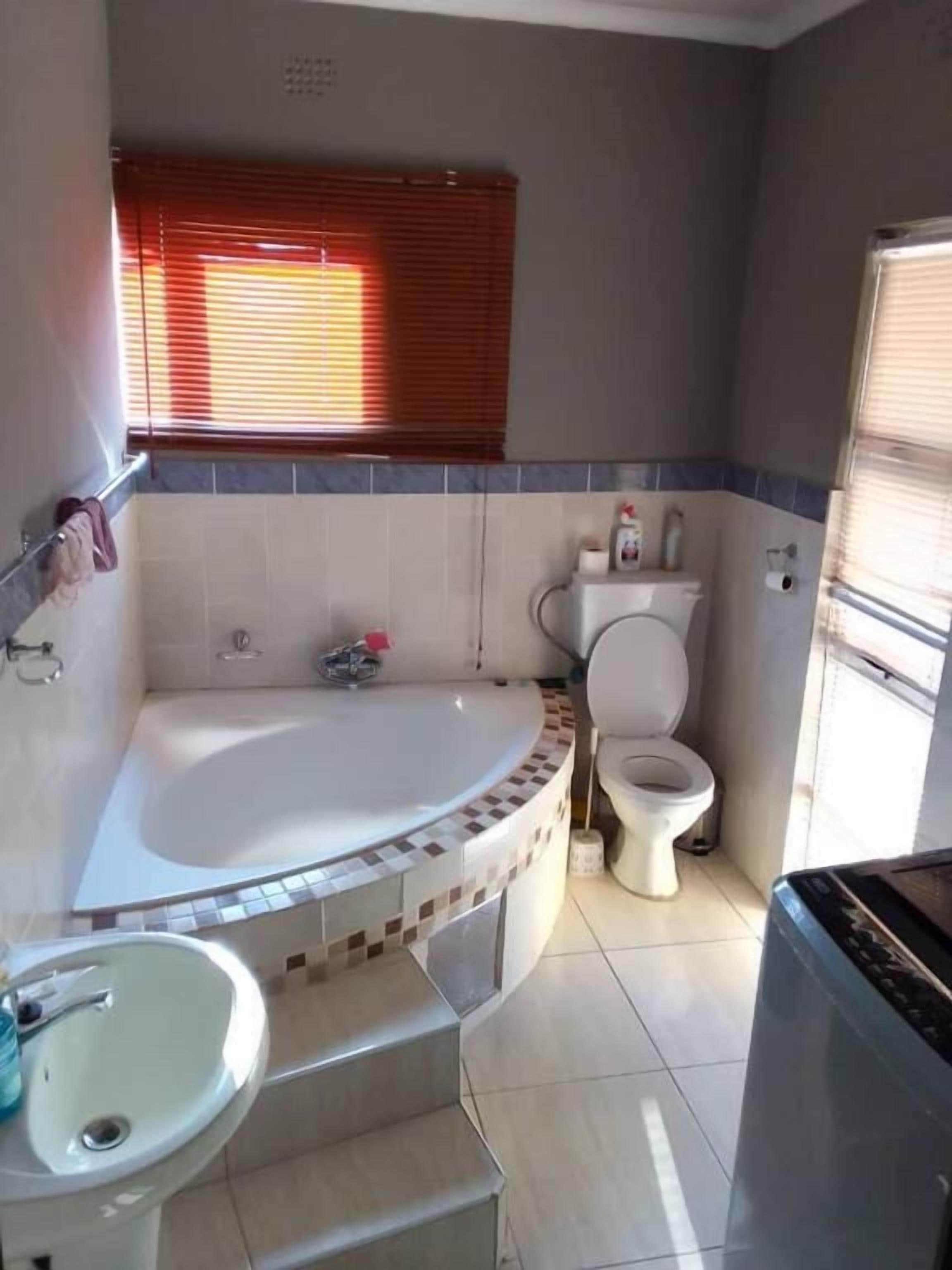Deluxe Double or Twin Room, Garden View | Bathroom