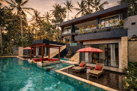2 outdoor pools. Oran Villa Bali