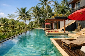 2 outdoor pools