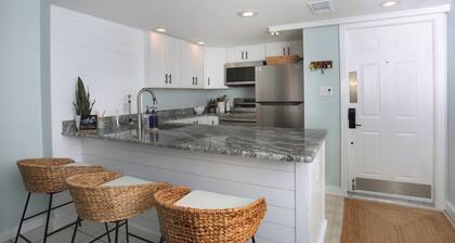 Marinafront Condo w/ Lanai, Pool & Sunset Views