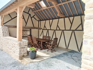 Outdoor dining - House le Sat (Lessay)
