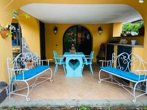 Outdoor dining - Vrbo Property (Trevignano Romano)
