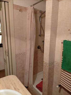 Bathroom - Vrbo Property (Trevignano Romano)