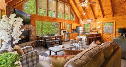 Cabin for 11 w/ Hot Tub, Game Room, Mountain Views
