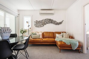 Living area - Wallnutt Sands - Waihi Beach Holiday Home (Waihi Beach)